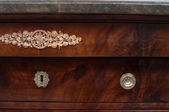 6738FP - Faux Marble Top Chest (3)