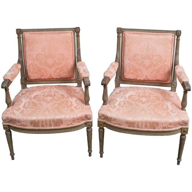 9025FP - Pair of Fauteuils