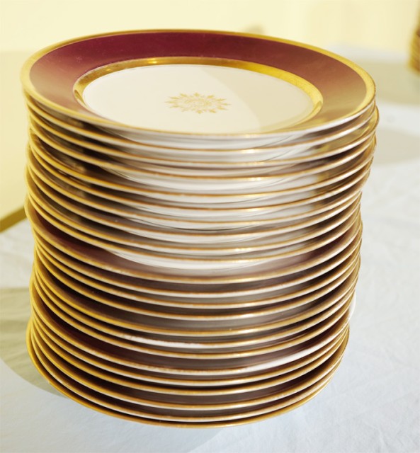 The 29 dinner plates.