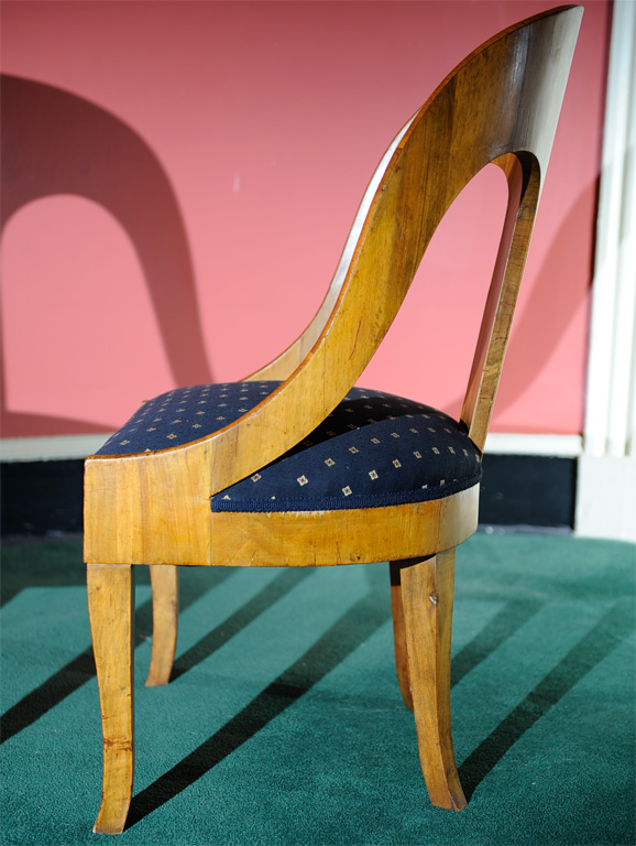 Side view of 1 chair
